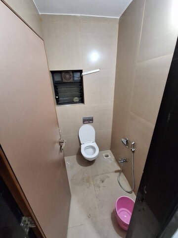 Bathroom in 1 BHK Apartment at Azad Nagar – for Rent