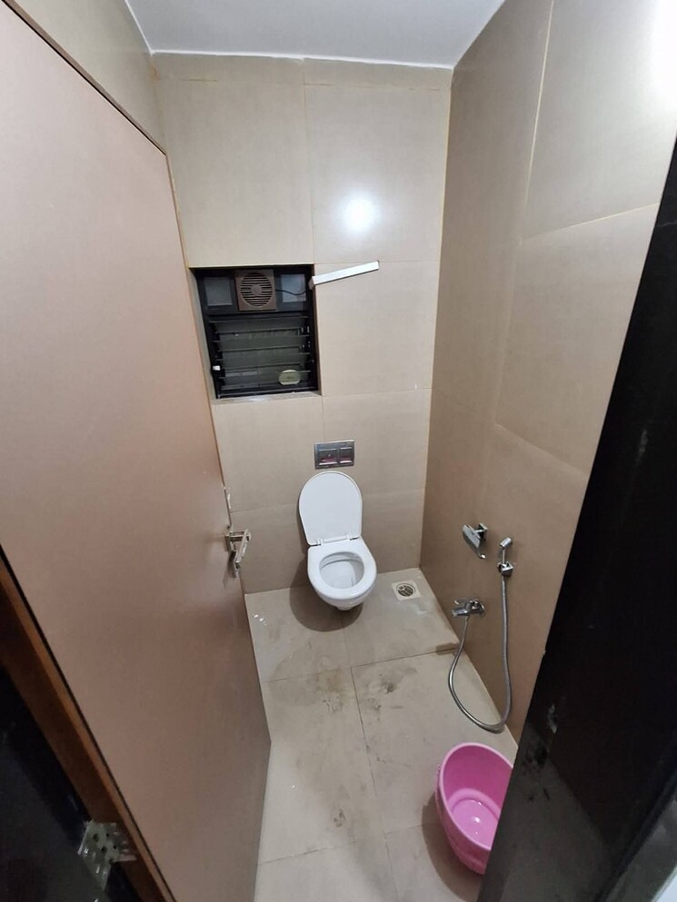 Bathroom, azad nagar 1 Bedroom 380 Sq.Ft. Apartment In Azad Nagar Mumbai 9609206