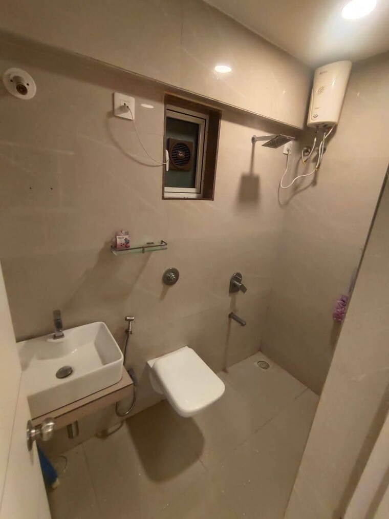 Bathroom, azad nagar 1 Bedroom 350 Sq.Ft. Apartment In Azad Nagar Mumbai 9609230