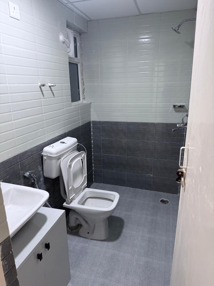 Bathroom, rof-alante 3 Bedroom 665 Sq.Ft. Apartment In Sector 108 Gurgaon 9609260