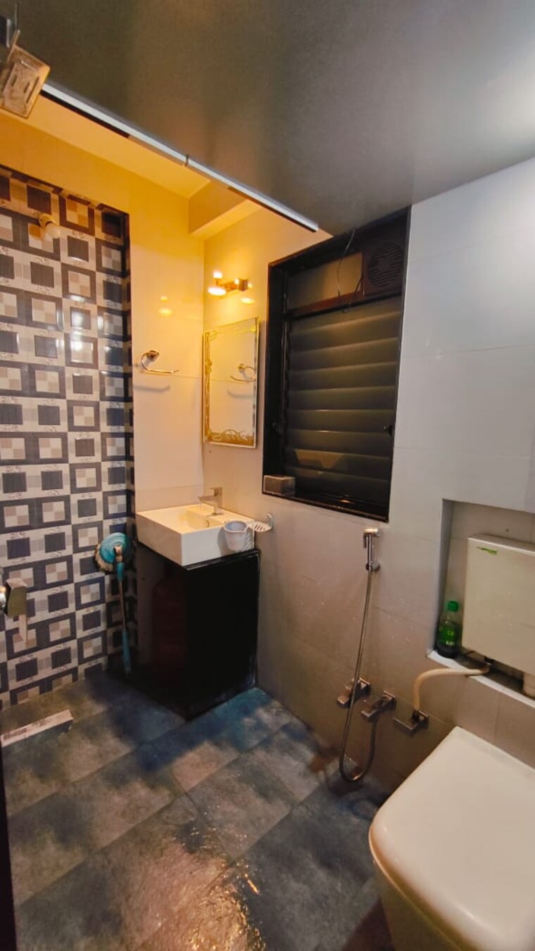 Attached Bathroom, raheja-garden-estate-kokanipada 2 Bedroom 1050 Sq.Ft. Apartment In Kokanipada Thane 9609326
