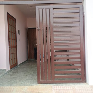Room in 2 BHK Independent House at Gomti Nagar – for Sale