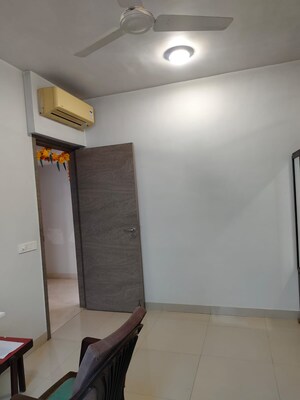 Room in 3 BHK Apartment at DB Woods, Goregaon East – for Rent