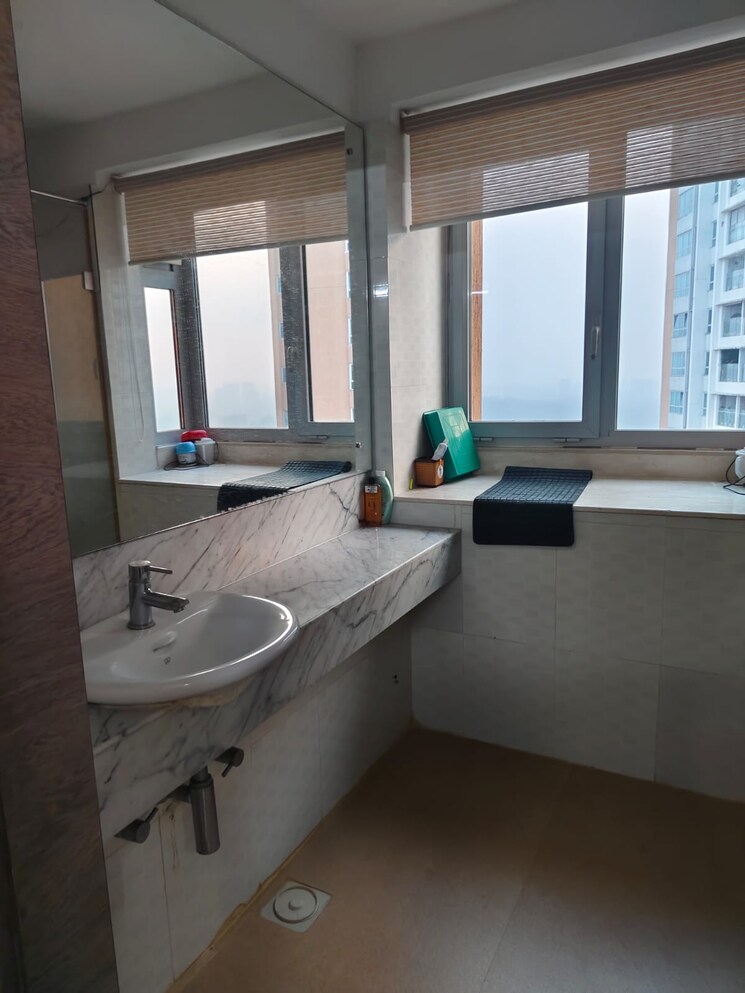 Bathroom, db-woods 3 Bedroom 1100 Sq.Ft. Apartment In Goregaon East Mumbai 9609380