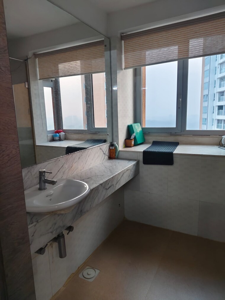 Bathroom, db-woods 3 Bedroom 1100 Sq.Ft. Apartment In Goregaon East Mumbai 9609380