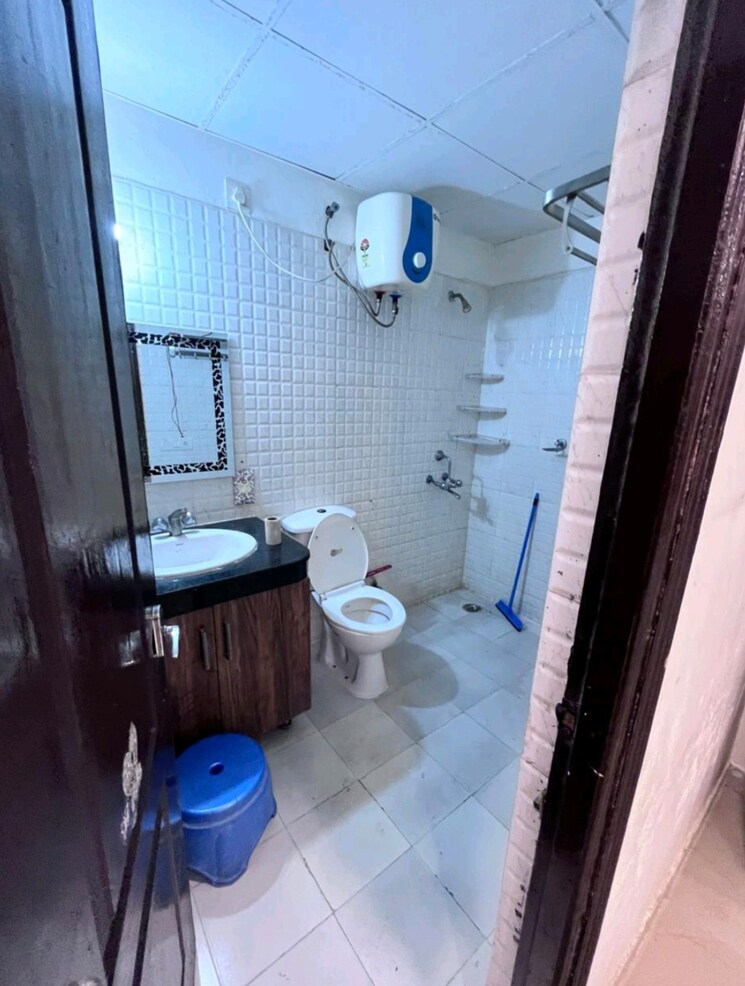 Bathroom, rps-savana 3 Bedroom 1416 Sq.Ft. Apartment In Sector 88 Faridabad 9609496