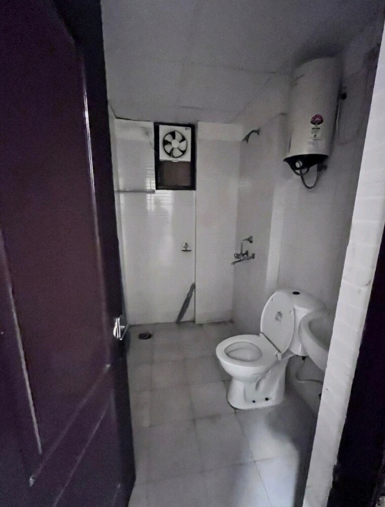 Bathroom, rps-savana 3 Bedroom 1416 Sq.Ft. Apartment In Sector 88 Faridabad 9609496