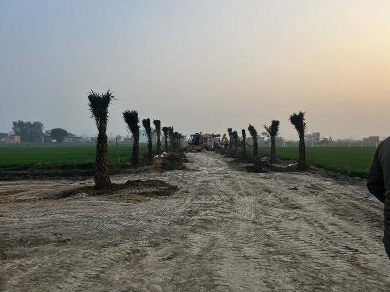  Parking, tappal  112 Sq.Yd. Plot In Tappal Aligarh 9609568