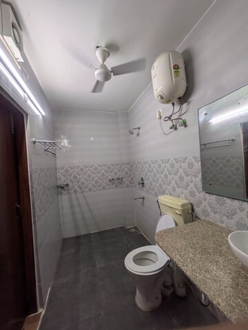 Bathroom in 2 BHK Builder Floor at DLF Building 10, Dlf Phase ii – for Rent