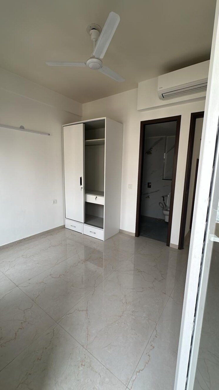Room, dlf-building-10 2 Bedroom 1200 Sq.Ft. Builder Floor In Dlf Phase ii Gurgaon 9609409
