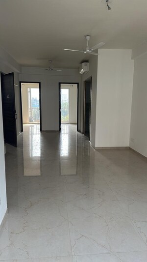Room in 2 BHK Builder Floor at DLF Building 10, Dlf Phase ii – for Rent