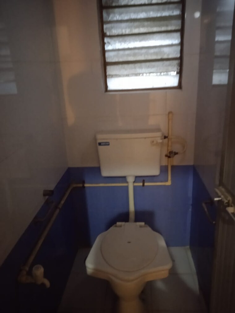 Bathroom, shiv-parvati-chs-borivali-west 2 Bedroom 650 Sq.Ft. Apartment In Borivali West Mumbai 9609434