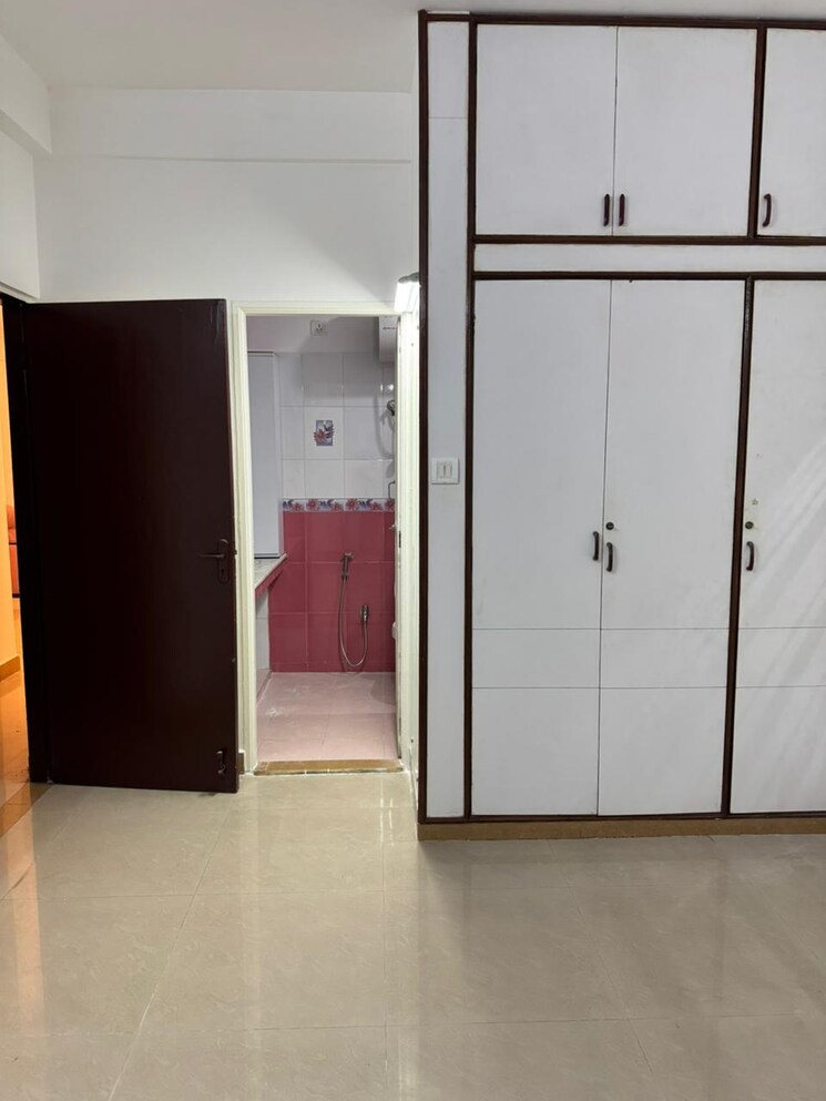 Room, lalazar-apartment 3 Bedroom 1800 Sq.Ft. Apartment In Palace Road Bangalore 9609632