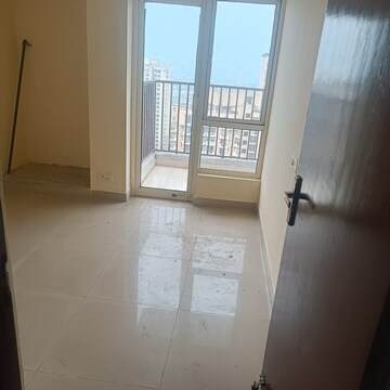 Room in 2 BHK Apartment at Amrapali Golf Homes, Sector 4 Greater Noida – for Rent