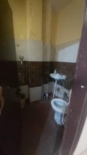 Bathroom in 1.5 BHK Builder Floor at Mayur Vihar – for Rent