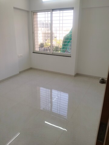 Room in 3 BHK Apartment at Goel Ganga Florentina, Nibm Annexe – for Rent