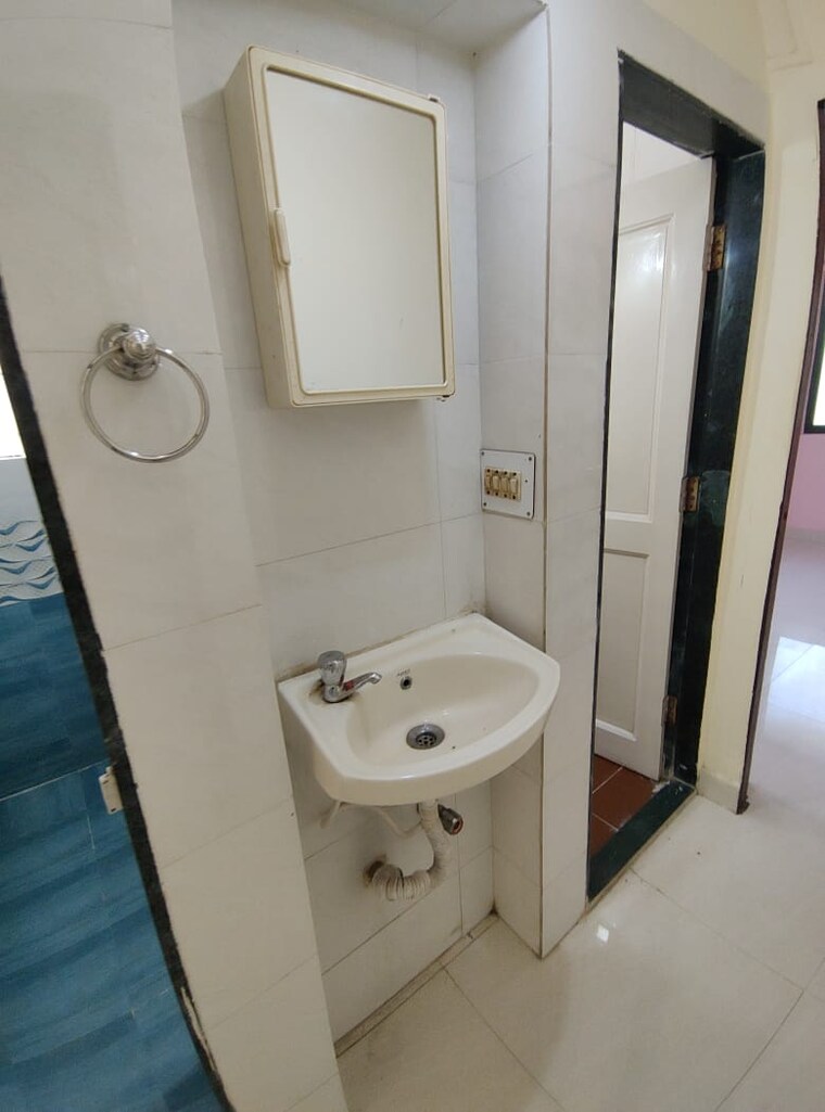 Bathroom, rashmi-complex-teen-hath-naka 1 Bedroom 451 Sq.Ft. Apartment In Dharamveer Nagar Thane 9609707