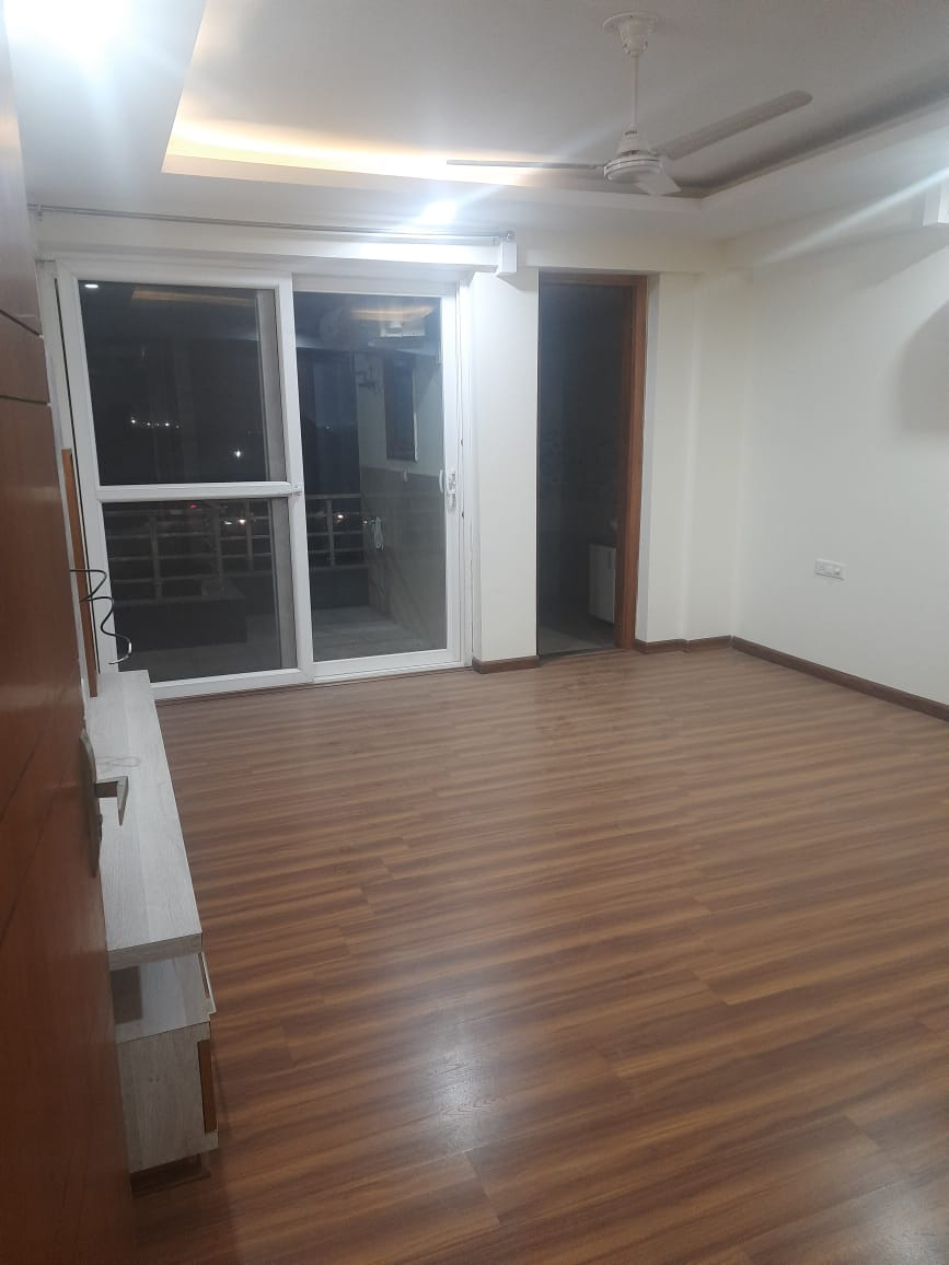 3 BHK 1850 Sq.Ft. Apartment in Sushant Lok 2