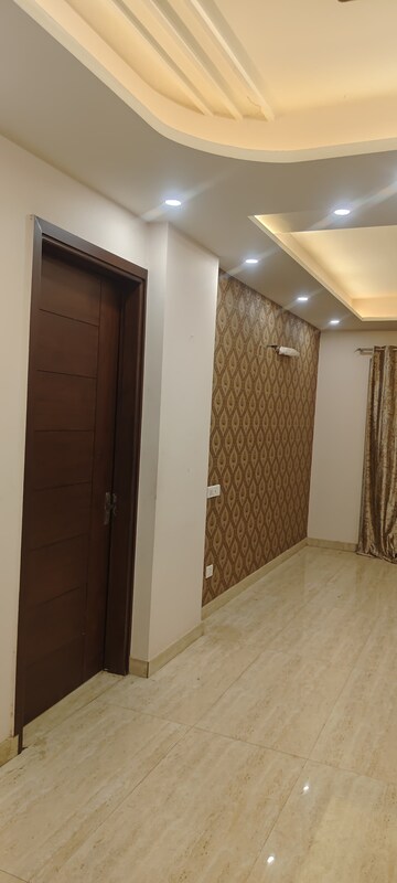 Room in 3 BHK Builder Floor at M3M Atrium, Sector 57 – for Rent