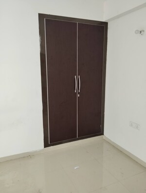 Room in 2 BHK Apartment at JNC The Park, Sector 16c Greater Noida – for Rent