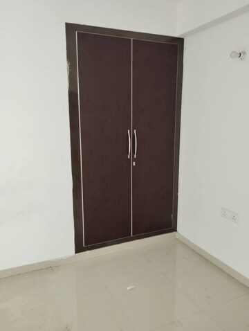 Room in 2 BHK Apartment at JNC The Park, Sector 16c Greater Noida – for Rent