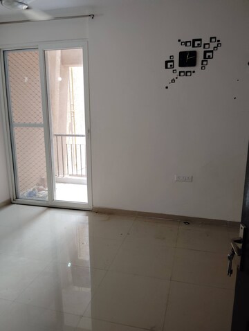 Room in 2 BHK Apartment at JNC The Park, Sector 16c Greater Noida – for Rent