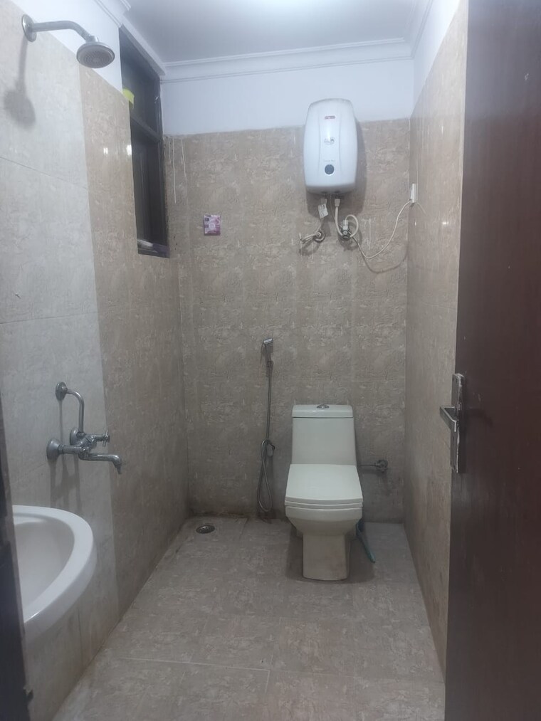 Bathroom, neb sarai 2 Bedroom 850 Sq.Ft. Builder Floor In Neb Sarai Delhi 9609736