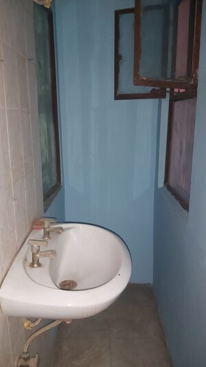 Bathroom in 2.5 BHK Builder Floor at Mayur Vihar – for Rent