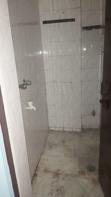 Bathroom in 2.5 BHK Builder Floor at Mayur Vihar – for Rent