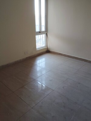 Room in 3 BHK Apartment at Gaur City 2 - 14th Avenue, Sector 16c Greater Noida – for Rent