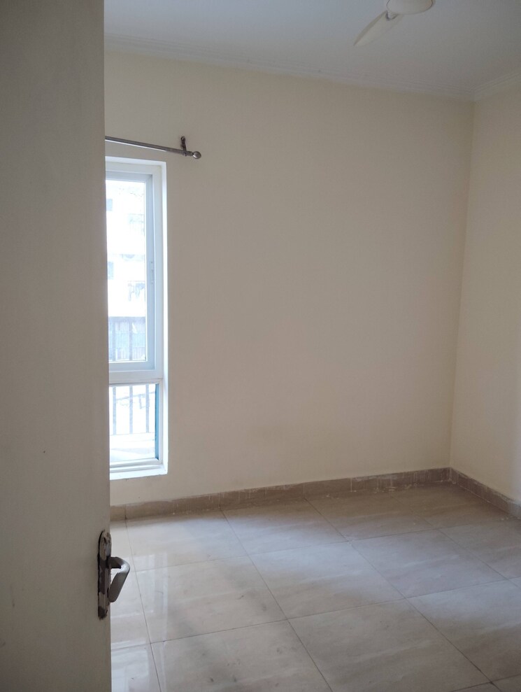 Room, gaur-city-2-14th-avenue 3 Bedroom 1160 Sq.Ft. Apartment In Sector 16c Greater Noida Greater Noida 9609739