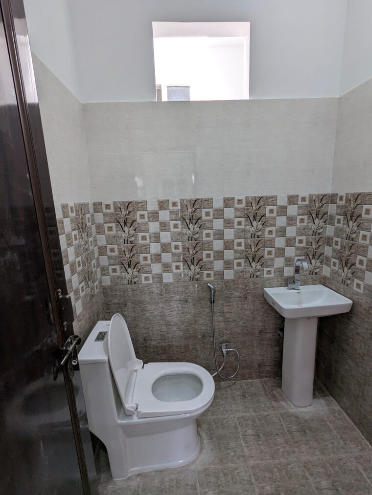 Bathroom, gomti nagar Pg For Boys & Girls In Gomti Nagar 9609747