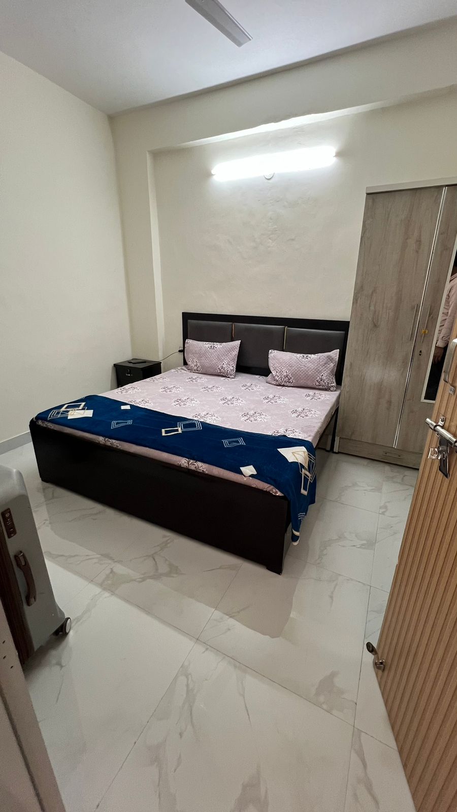 3 BHK + Pooja Room Builder Floor For Rent in Unitech South City II