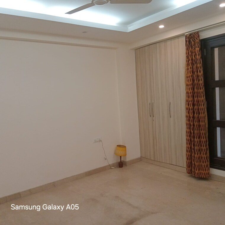 Room, greater kailash ii 3 Bedroom 217 Sq.Yd. Builder Floor In Greater Kailash ii Delhi 9609852