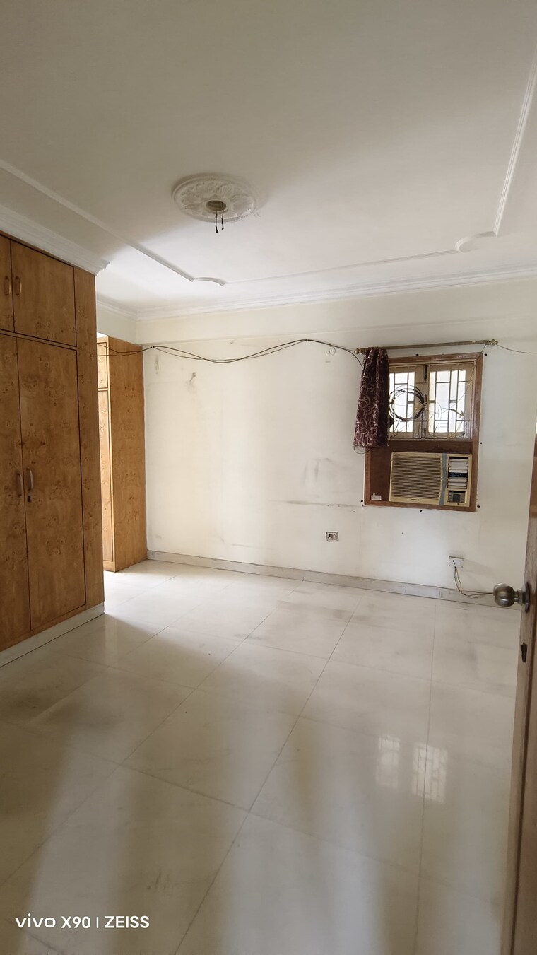 Room, pahari 6+ Bedroom 5000 Sq.Ft. Builder Floor In Pahari Patna 9609853