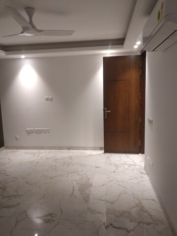 Room in 4 BHK Builder Floor at Panchsheel Enclave – for Rent