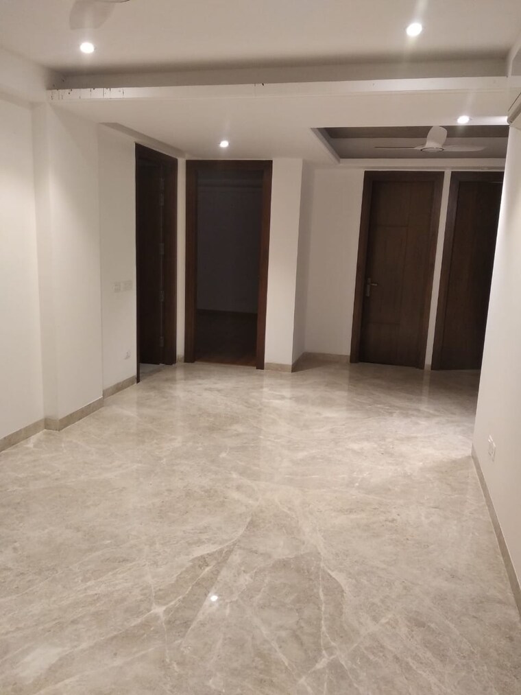 Room, panchsheel enclave 4 Bedroom 600 Sq.Yd. Builder Floor In Panchsheel Enclave Delhi 9609856