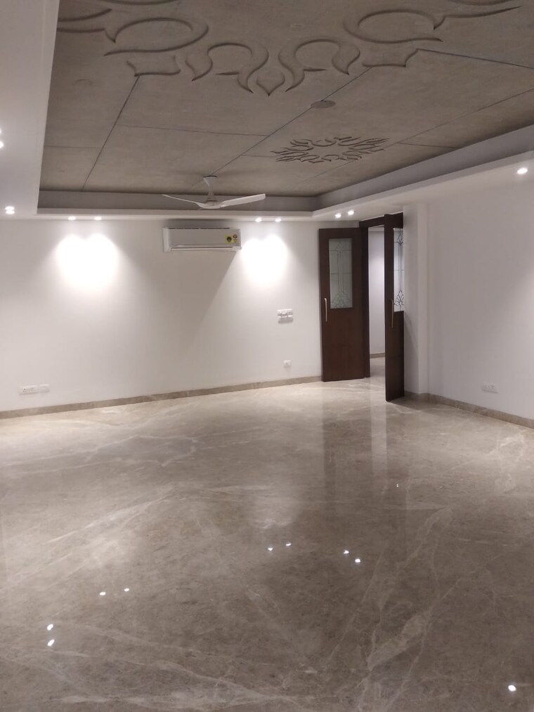 Room, panchsheel enclave 4 Bedroom 600 Sq.Yd. Builder Floor In Panchsheel Enclave Delhi 9609856