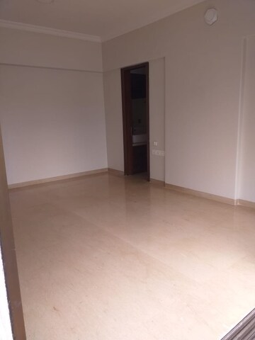 Room in 3 BHK Apartment at Ekta Park Vista, Khar West – for Rent