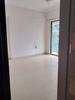 Room in 3 BHK Apartment at Ekta Park Vista, Khar West – for Rent