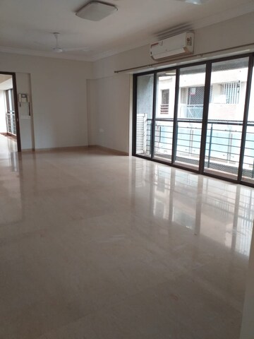 Room in 3 BHK Apartment at Ekta Park Vista, Khar West – for Rent