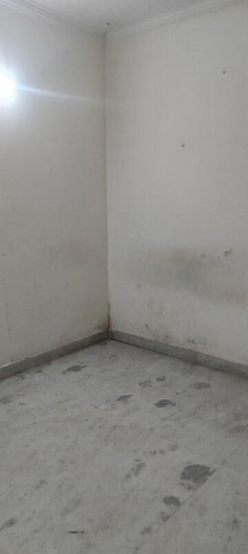 Room in 2 BHK Apartment at Janakpuri – for Sale