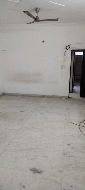 Room in 2 BHK Apartment at Janakpuri – for Sale
