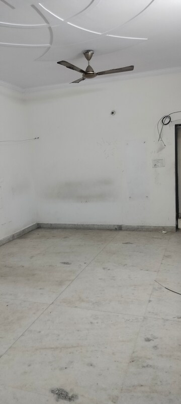 Room in 2 BHK Apartment at Janakpuri – for Sale