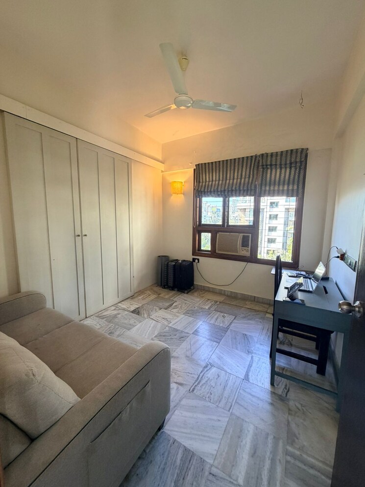 Bedroom, khar west 2.5 Bedroom 1000 Sq.Ft. Apartment In Khar West Mumbai 9609857