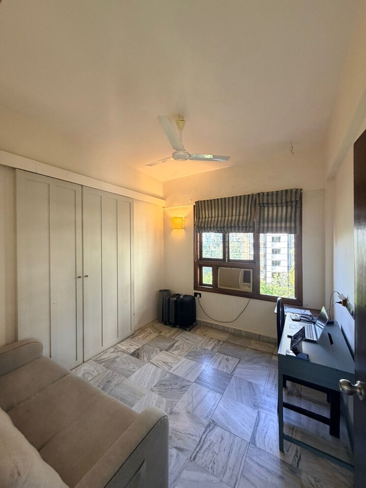 Bedroom, khar west 2.5 Bedroom 1000 Sq.Ft. Apartment In Khar West Mumbai 9609857