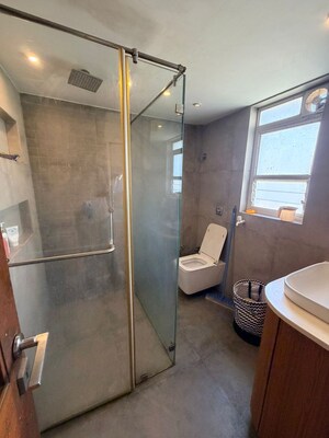 Living Room in 2.5 BHK Apartment at Khar West – for Rent