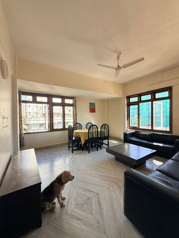 Bedroom in 2.5 BHK Apartment at Khar West – for Rent