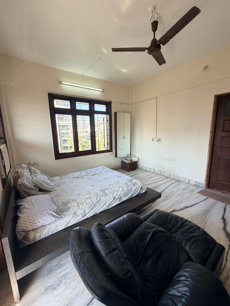 Bedroom, khar west 2.5 Bedroom 1000 Sq.Ft. Apartment In Khar West Mumbai 9609857