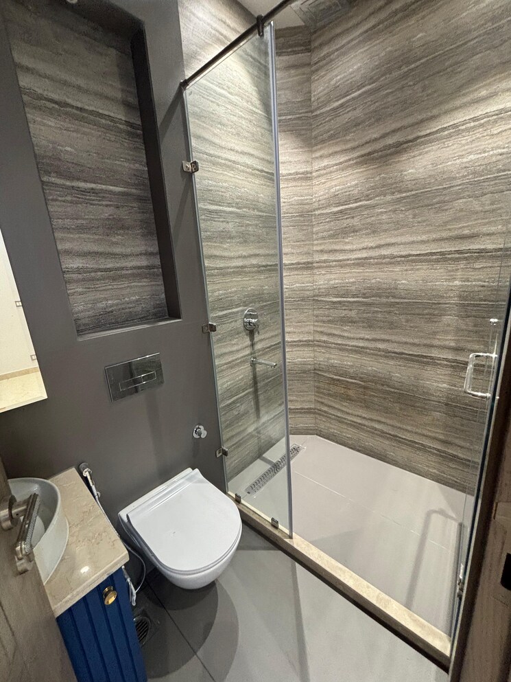 Bathroom, east of kailash 3 Bedroom 160 Sq.Yd. Builder Floor In East Of Kailash Delhi 9609866